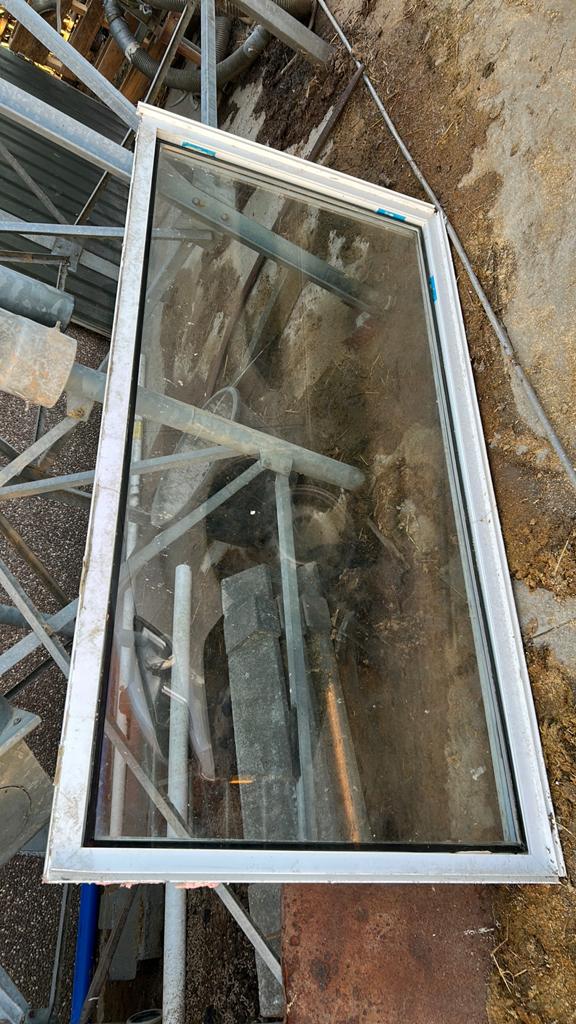 Raam met frame, Doe-het-zelf en Verbouw, Kozijnen en Schuifpuien, Ophalen, Kunststof, Raamkozijn, Zo goed als nieuw