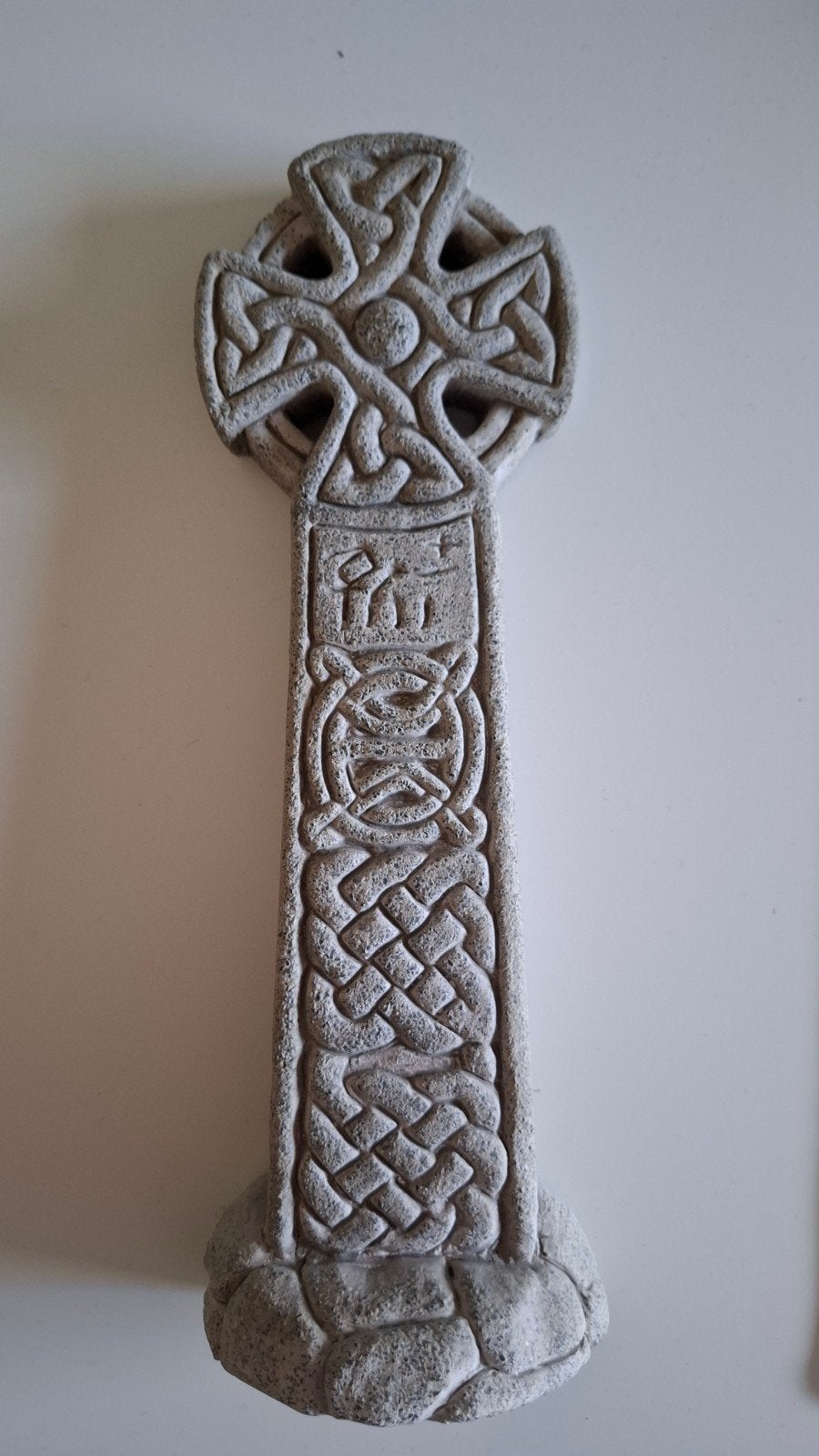 Staand beeldje Keltisch kruis 25 cm, Ophalen of Verzenden, Gebruikt, Religie