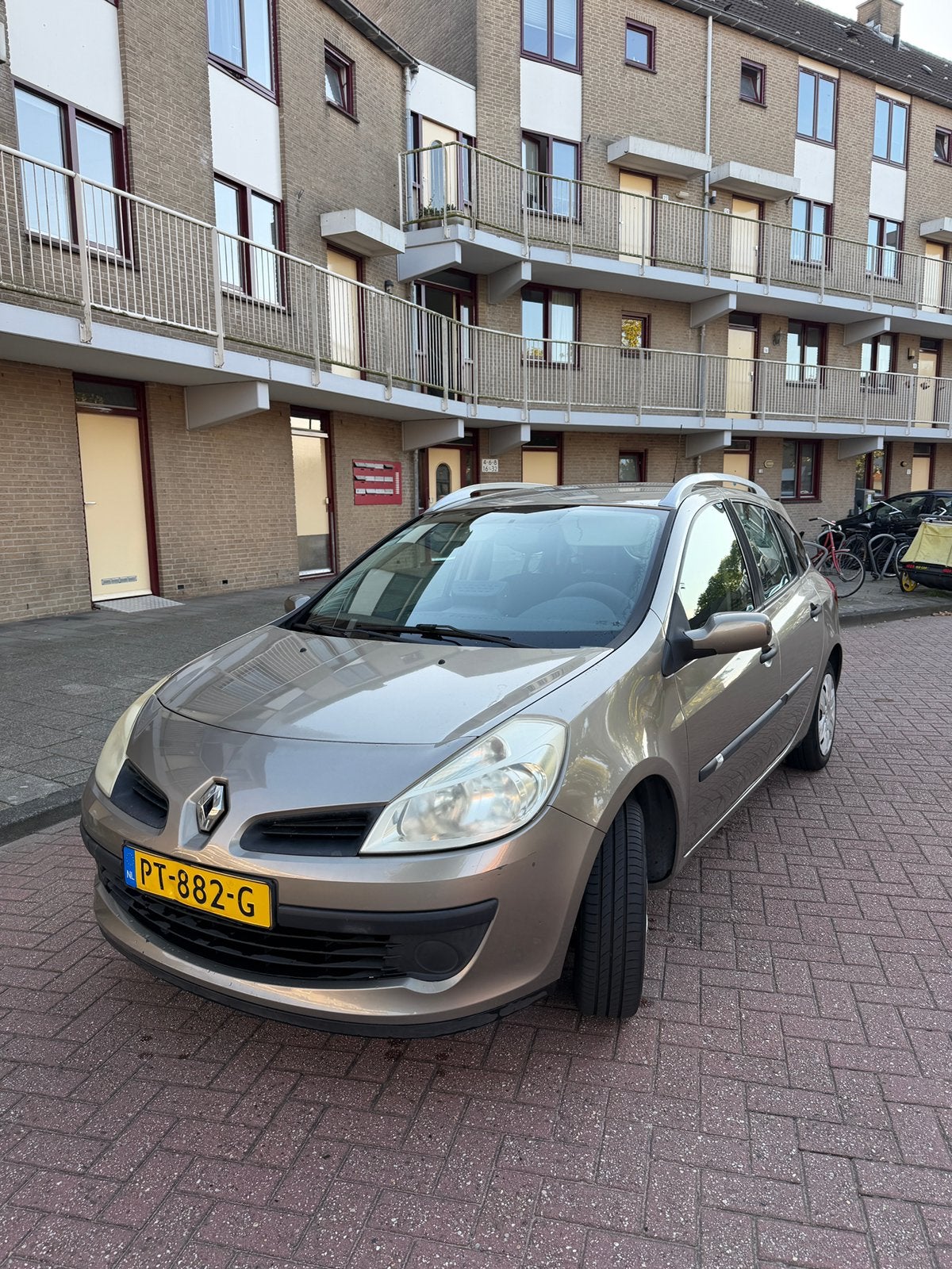 Renault Clio 1.2 carplay apk tot 2027, Auto's, Voorwielaandrijving, 535 kg, 74 pk, 4 cilinders