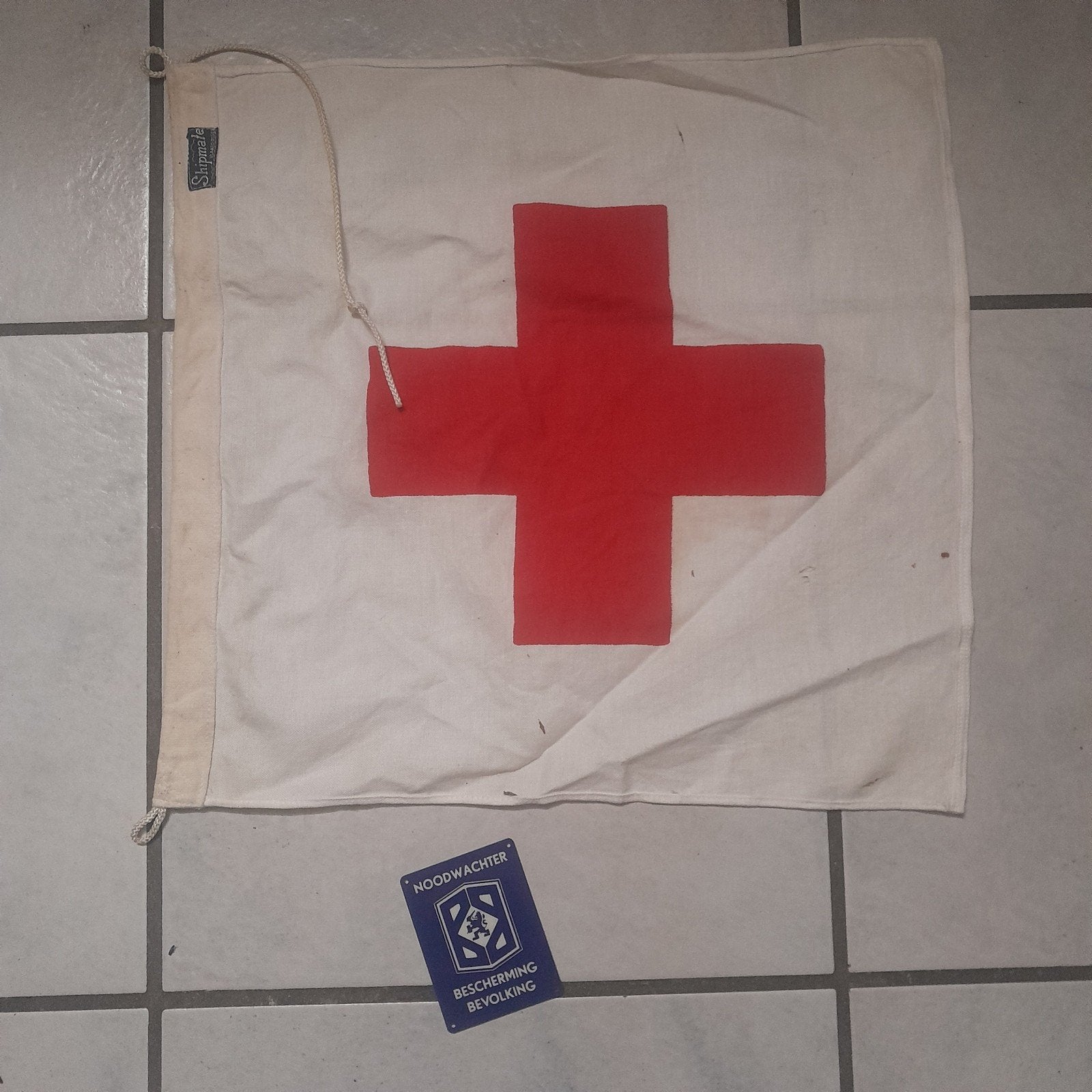 BB rode kruis vlag en deurplaatje Bescherming Bevolking, Ophalen of Verzenden, Overige soorten, Nederland