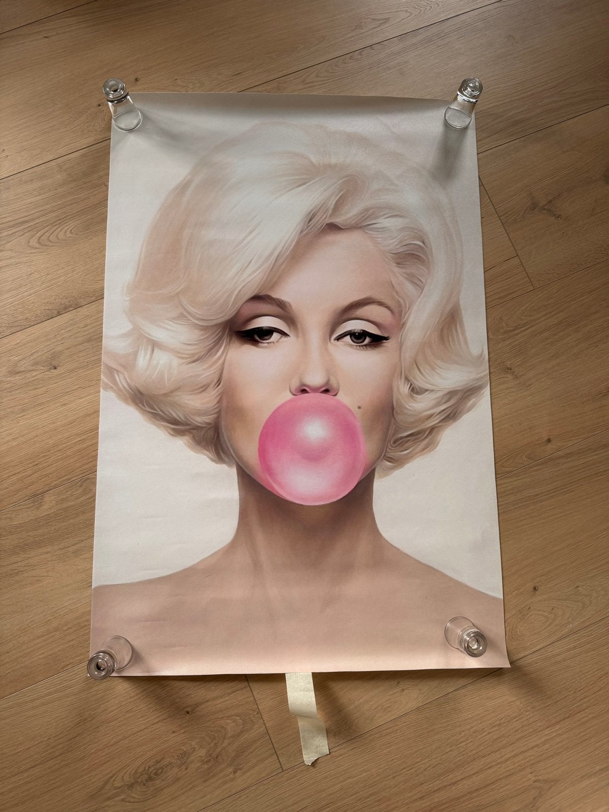 Marilyn Monroe Bubble Gum Canvas Poster 60x90cm, Ophalen of Verzenden, Zo goed als nieuw, Foto of Poster, 75 – 100