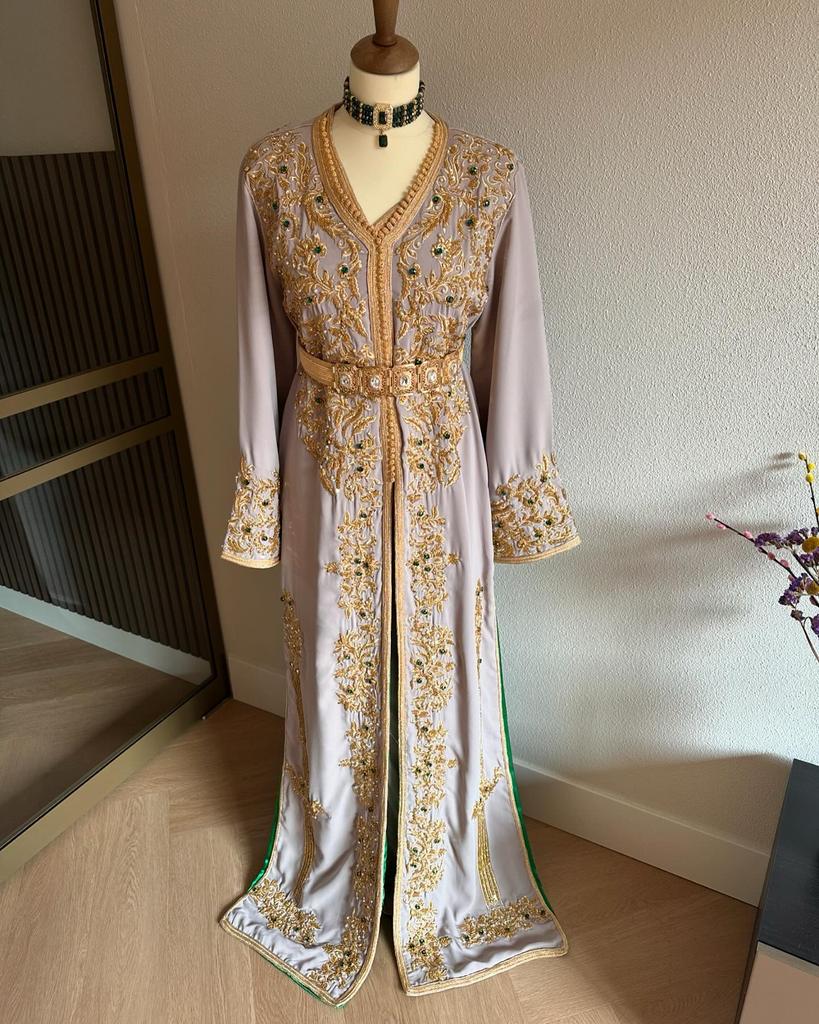 Elegante Marokkaanse Kaftan met Gouden Borduurwerk, Paars, Zo goed als nieuw, Onder de knie, Ophalen