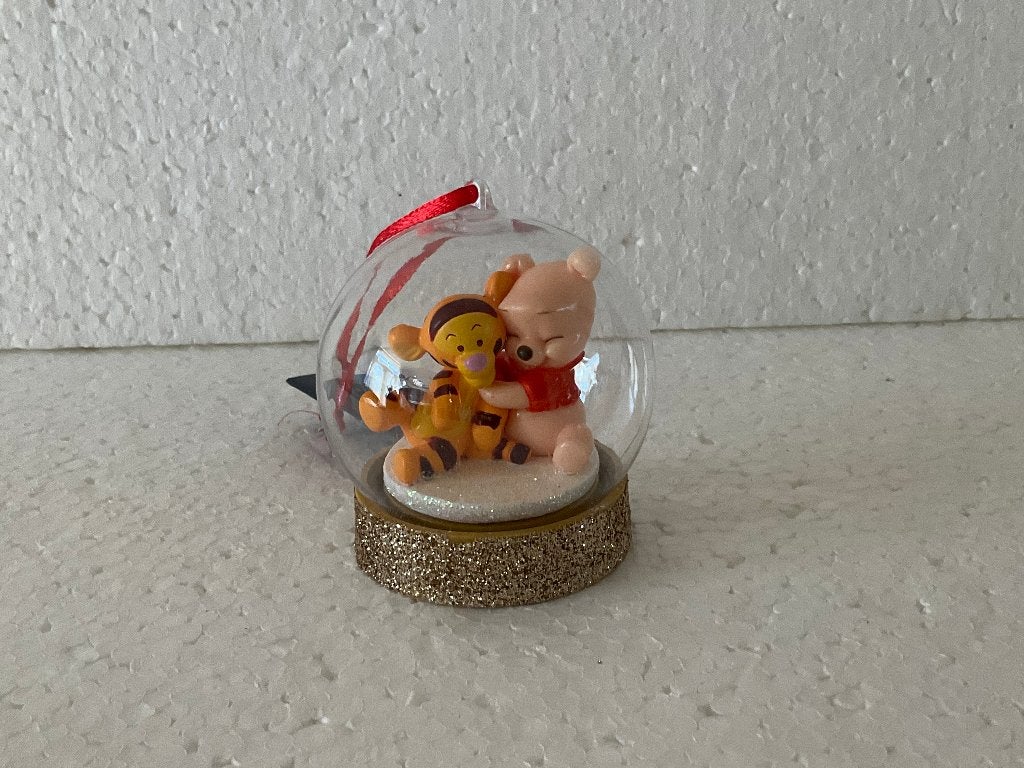 Disney Winnie de poeh - globe - kerstbal - winnie tijgertje, Ophalen of Verzenden, Winnie de Poeh of vrienden, Zo goed als nieuw