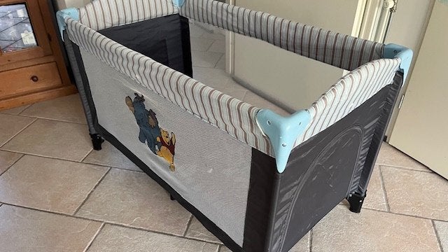 Campingbedje, reisbedje disney winnie de poeh, Ophalen, Gebruikt, Reisbedje