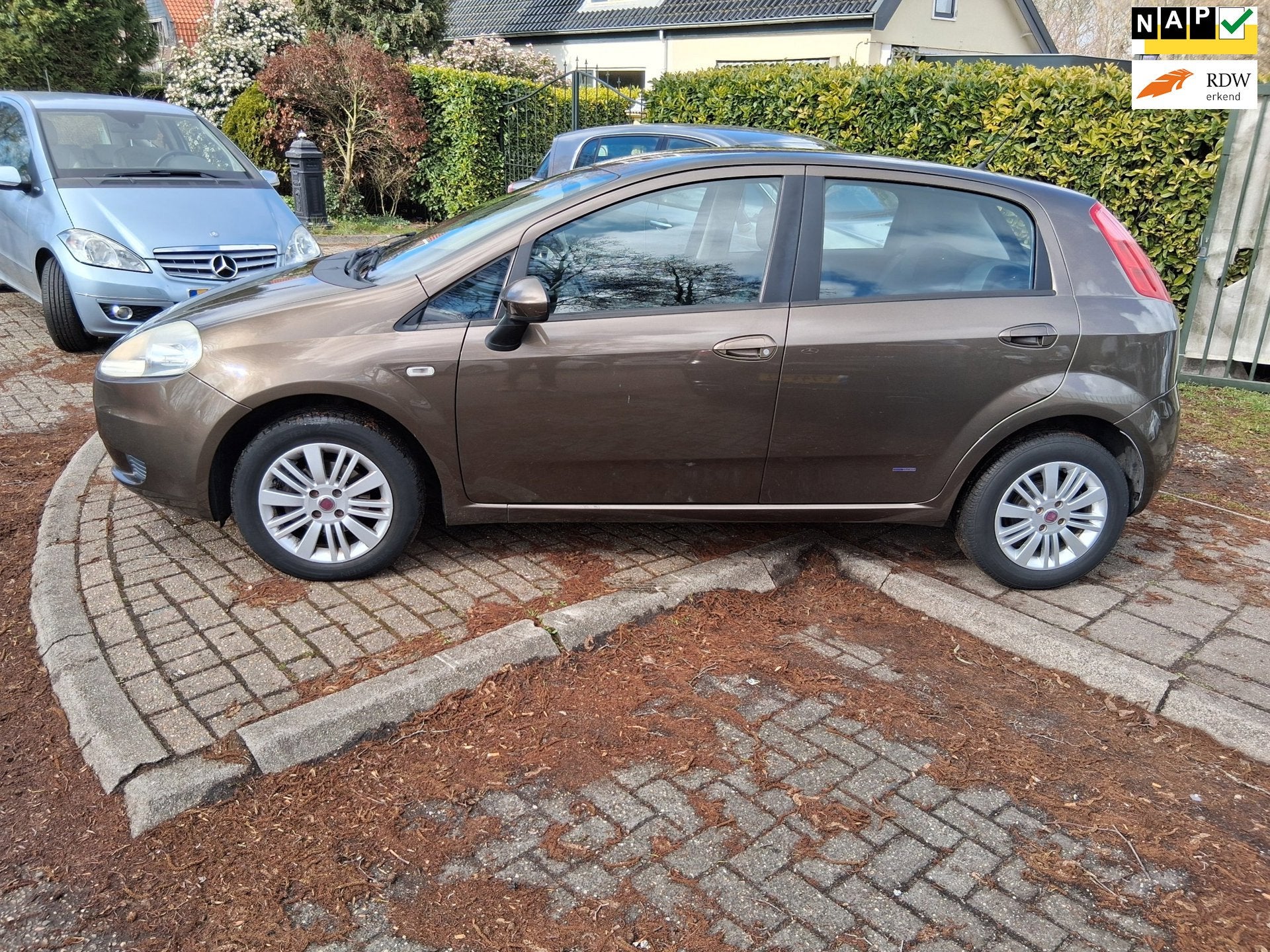 Fiat Grande Punto 1.4 Edizione Lusso airco trekhaak, Auto's, Voorwielaandrijving, Stof, 4 cilinders, 400 kg