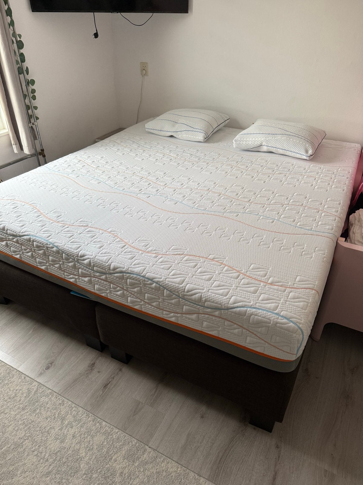 M line Boxspring met matras en Energy Pillow kussens, Ophalen, Gebruikt, Bruin, Tweepersoons