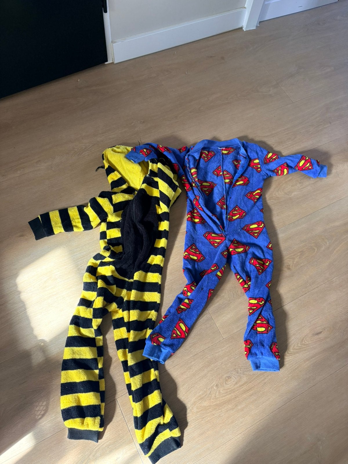 2 onesie 110/116, Ophalen of Verzenden, Zo goed als nieuw, 110 t/m 116, Jongen of Meisje