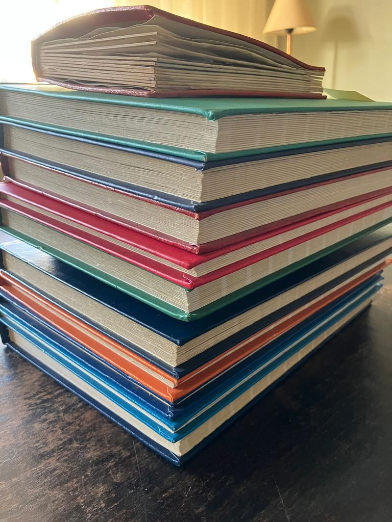 10 postzegel albums uit nalatenschap, Postzegels en Munten, Postzegels | Volle albums en Verzamelingen, Ophalen of Verzenden, Nederland en Buitenland
