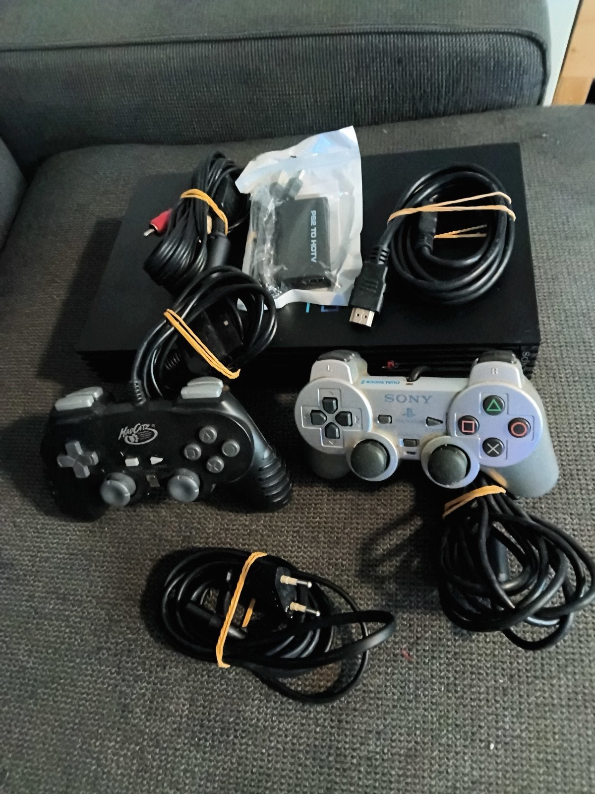 Sony PlayStation 2 Phat met 2 controllers en kabels, Spelcomputers en Games, Spelcomputers | Sony PlayStation 2, Gebruikt, Zwart