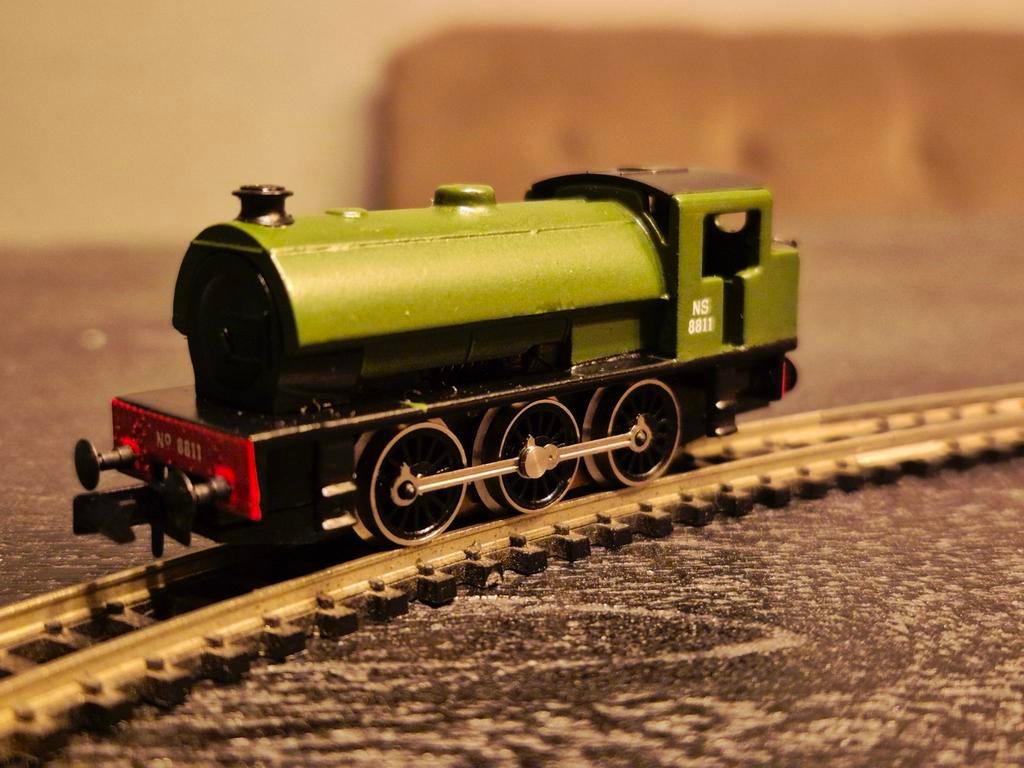 Graham Farish 8811 Zadeltanklocomotief N-spoor donkergroen, Hobby en Vrije tijd, Modeltreinen | N-Spoor, Overige merken, Ophalen of Verzenden