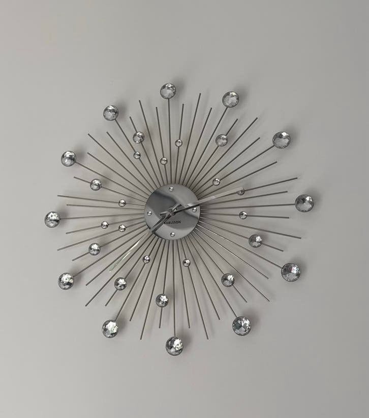 Moderne Karlsson Wandklok met Kristallen - Zilverkleurig, Ophalen, Analoog, Werkt op batterijen, Zilver