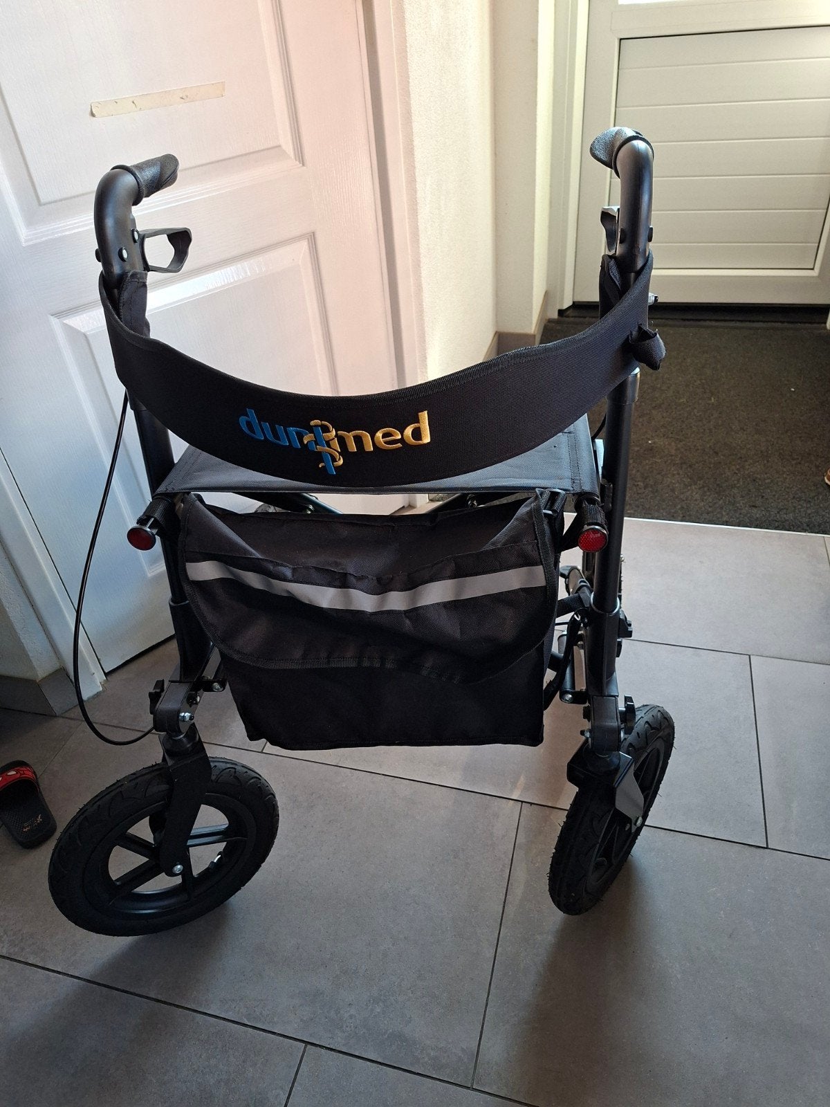Te koop: Duramed Rollator – Zo goed als nieuw!, Diversen, Rollators, Ophalen, Opvouwbaar, Zo goed als nieuw
