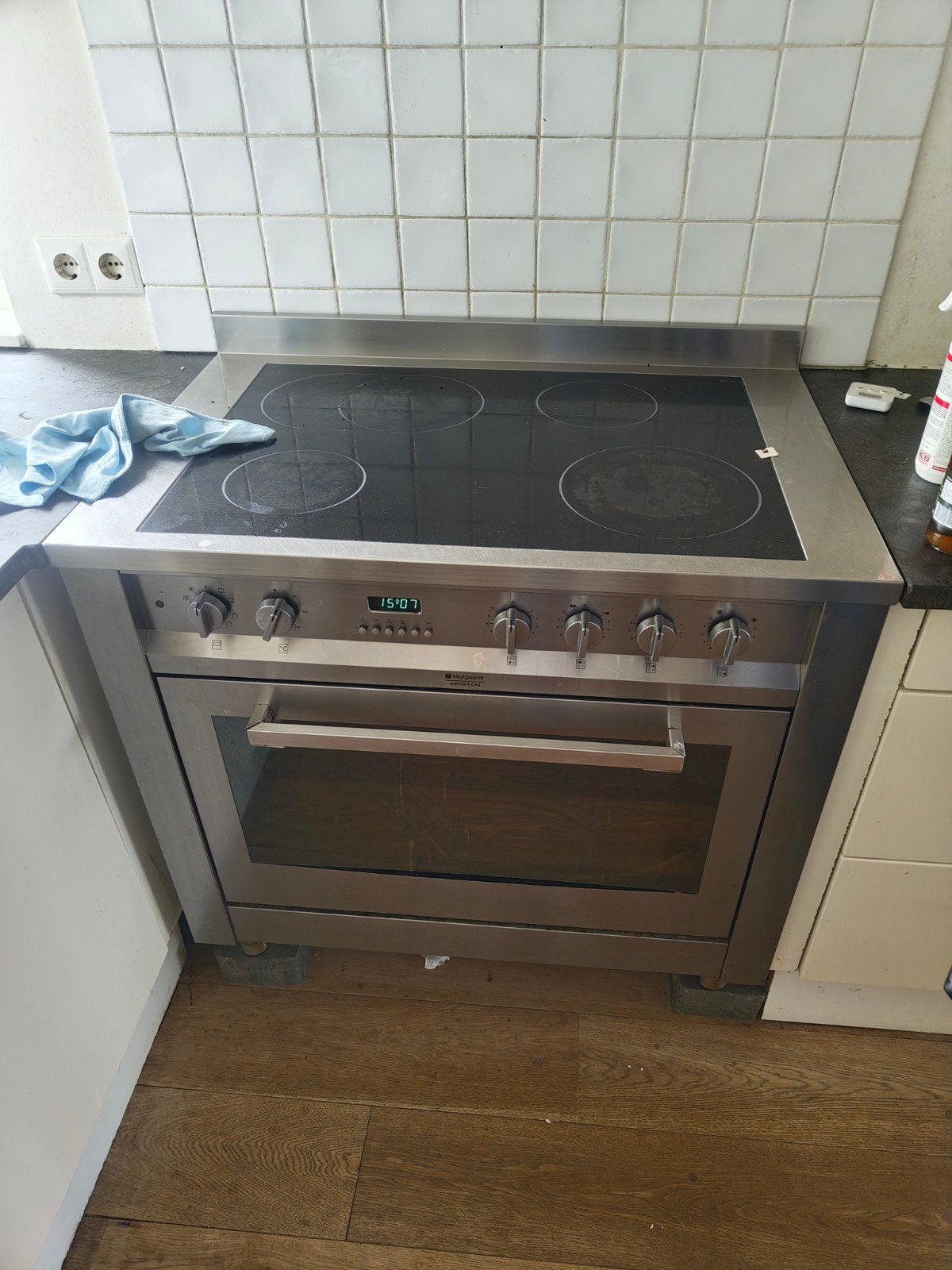 Vrijstaand elektrisch fornuis met oven, Witgoed en Apparatuur, Fornuizen, Ophalen, Gebruikt, 60 cm of meer, 4 kookzones