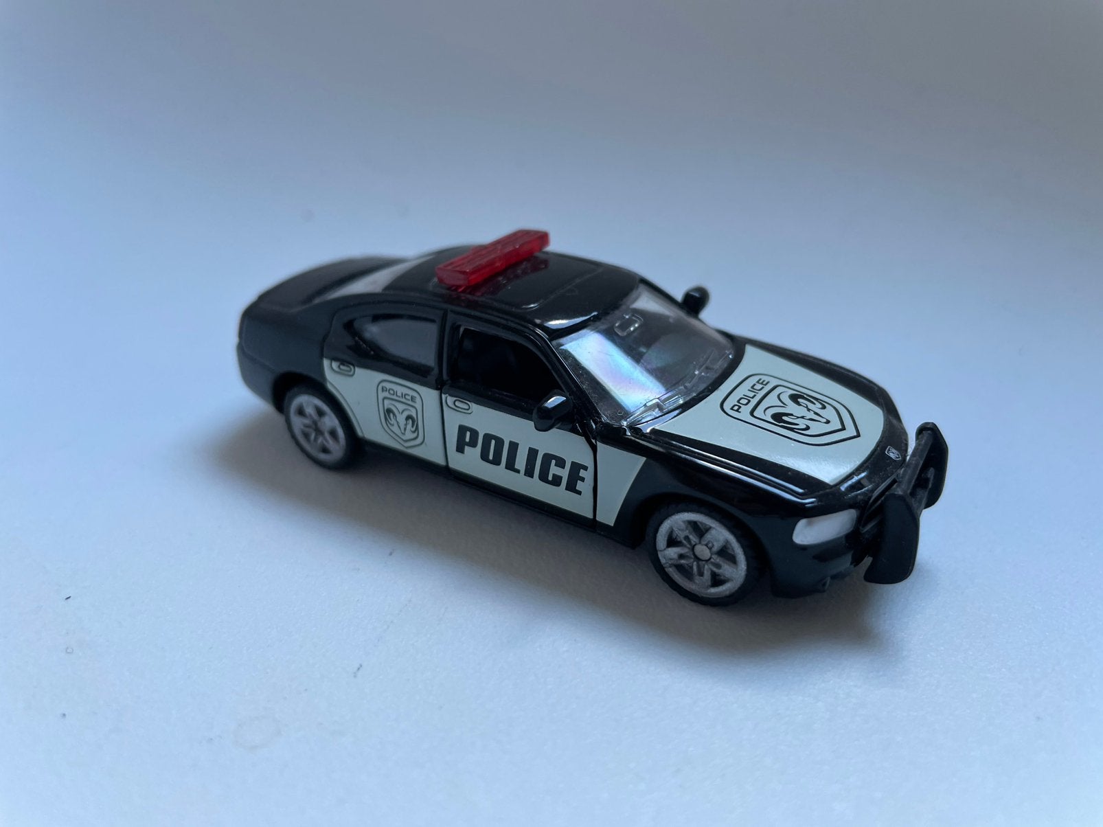 model Dodge Charger, amerikaanse politie, Siku 1/50 Chrysler, Hobby en Vrije tijd, Modelauto's | 1:50, Ophalen of Verzenden, Gebruikt