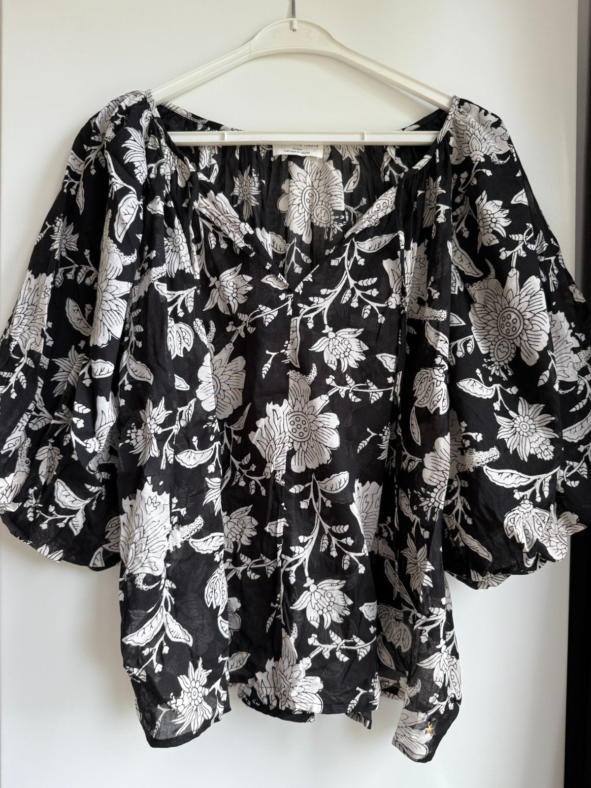 zwart/wit gebloemde blouse maat 38 DES PETITES HAUTS, Ophalen of Verzenden, Zo goed als nieuw, Maat 38/40 (M), Zwart