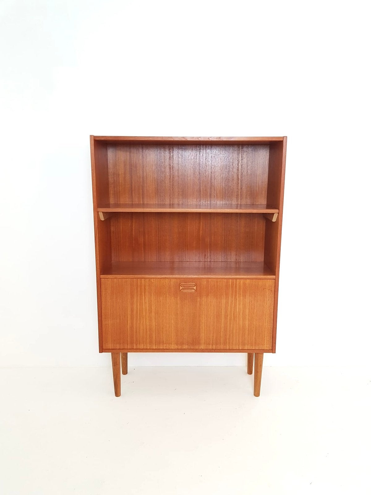 Vintage klepkast | deense wandkast klep teak fineer, Ophalen of Verzenden, Huis en Inrichting