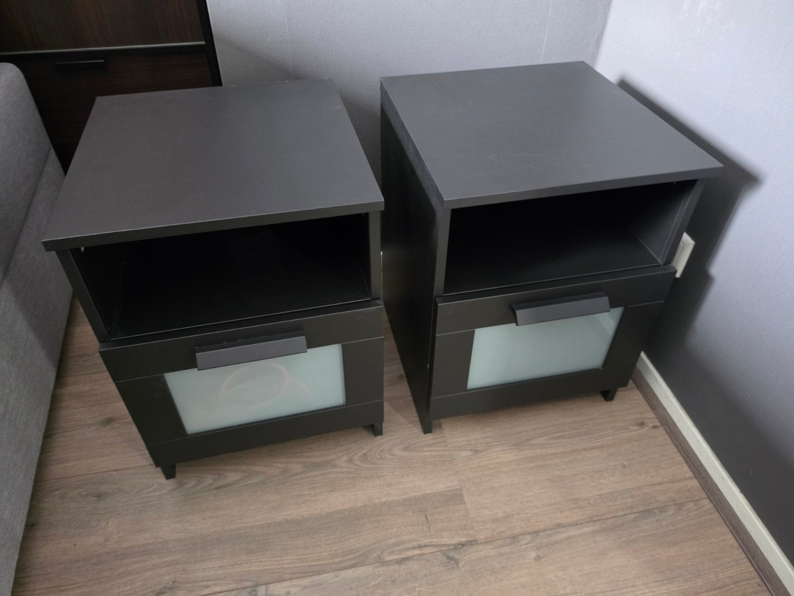 Set van 2 IKEA Brimnes nachtkastjes met lade, Ophalen, Minder dan 45 cm, Zo goed als nieuw, Minder dan 55 cm