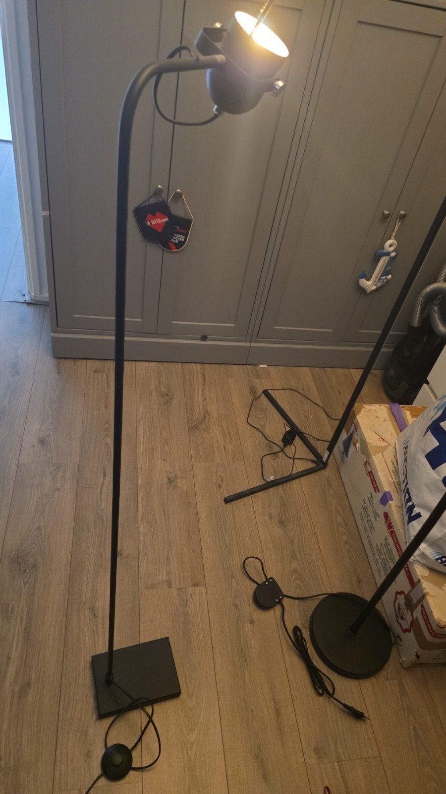 Zwarte vloerlamp met spot - 1.40m hoog, Gebruikt, Modern, Industrieel, 100 tot 150 cm, Ophalen of Verzenden