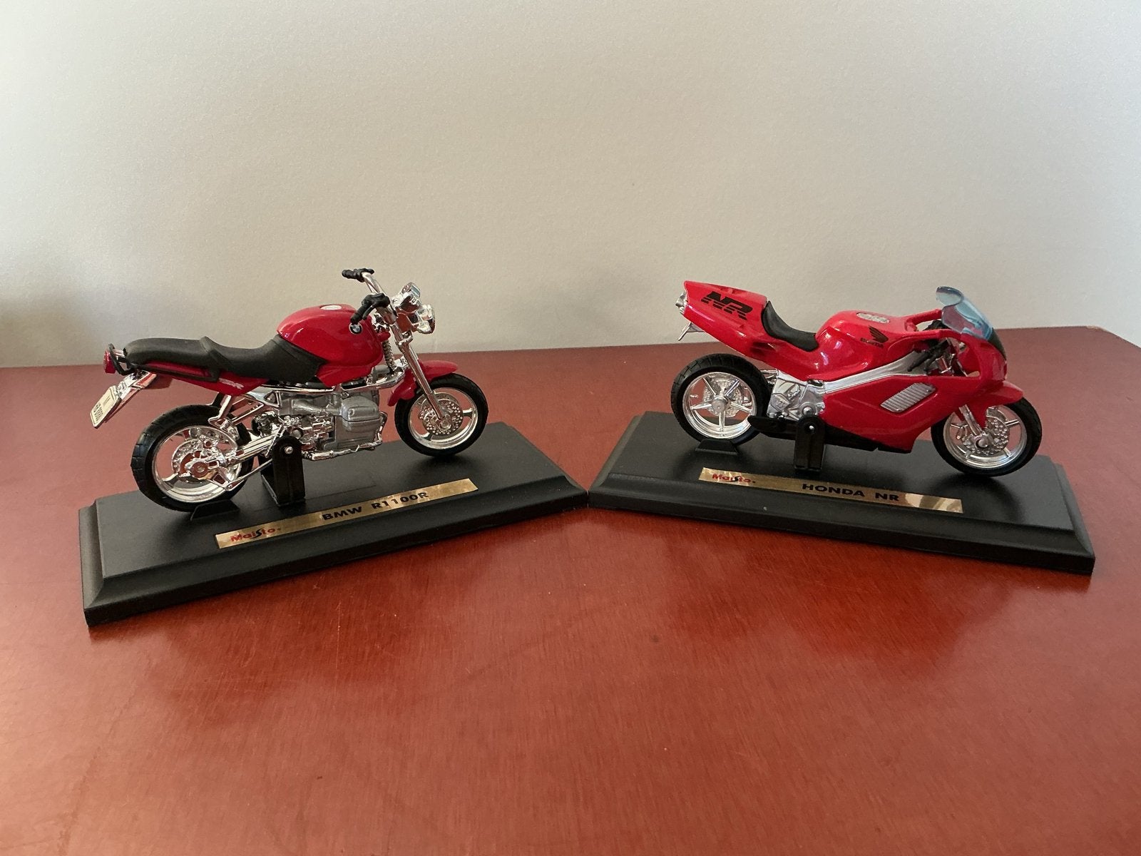 Maisto Special Edition Motoren: BMW R1100R & Honda NR, Overige merken, 1:32 tot 1:50, Overige typen, Ophalen of Verzenden