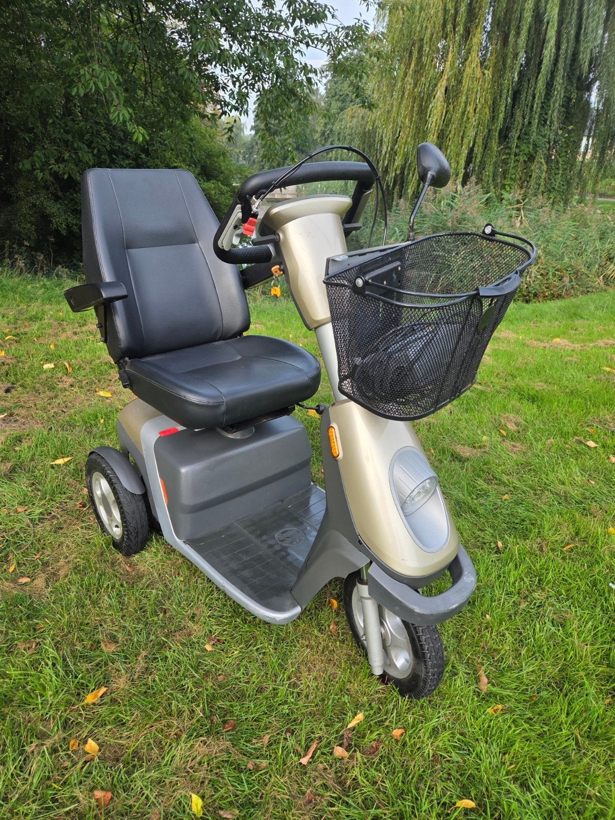 Nette scootmobiel van Handicare type Trophy 2.0, Diversen, Gebruikt, Ophalen of Verzenden, 26 t/m 35 km, Handicare