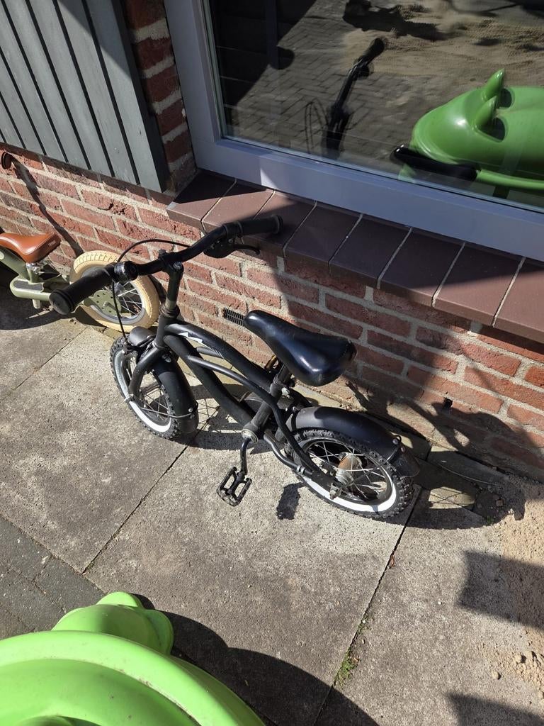 Zwart kinderfietsje, 3 tot 5 jaar, Fietsen en Brommers, Fietsen | Kinderfietsjes, Ophalen, Gebruikt, Terugtraprem, 16 tot 20 inch