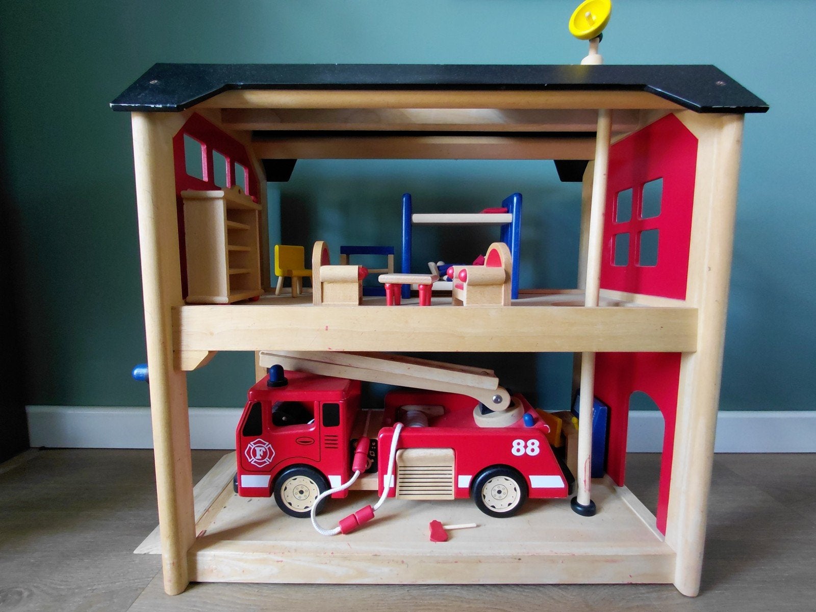 Houten Brandweerwagen met Brandweerkazerne Speelset, Ophalen, Zo goed als nieuw, Jongen of Meisje