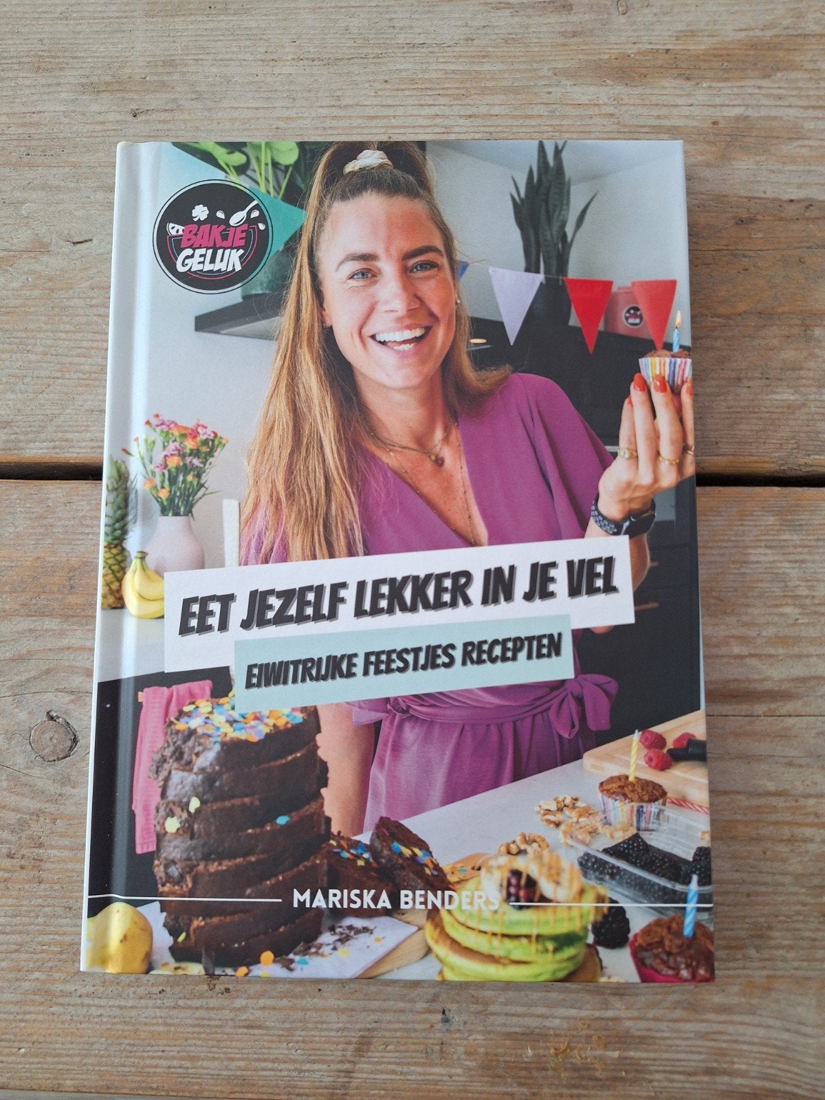 Eet Jezelf Lekker in Je Vel - Eiwitrijke Feestjes Recepten, Taart, Gebak en Desserts, Mariska Benders, Ophalen of Verzenden, Zo goed als nieuw