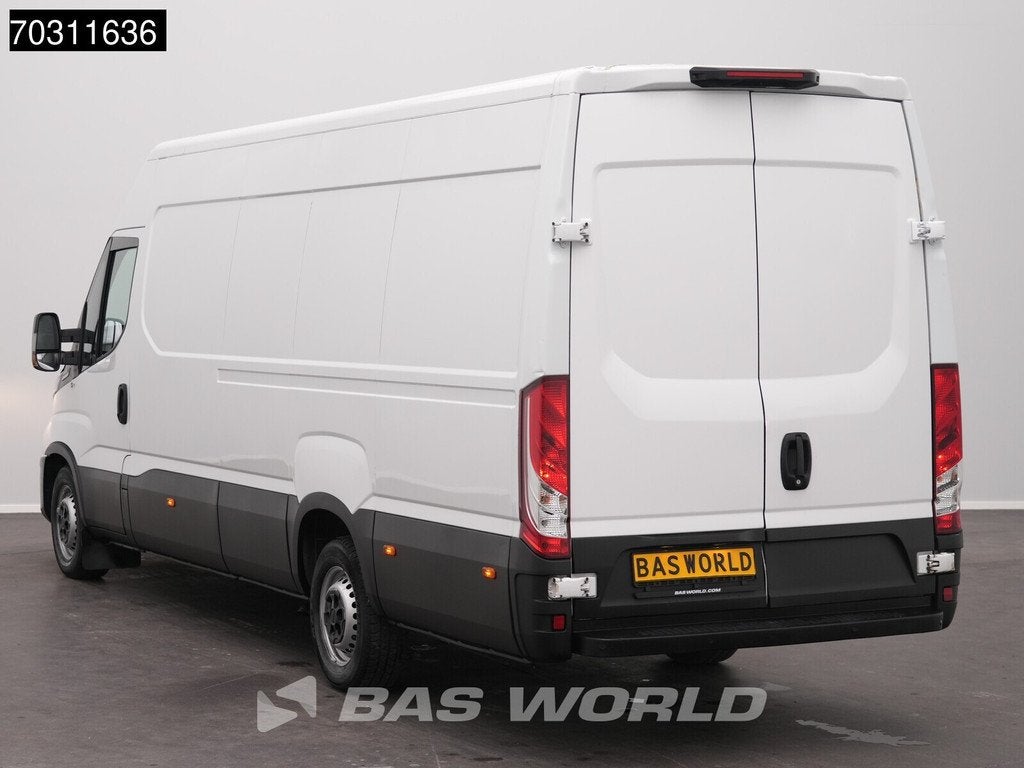 Iveco Daily 35S16 Automaat L3H2 3,5t Trekgewicht 160PK Airco, Auto's, Automaat, Stof, Gebruikt, Euro 6