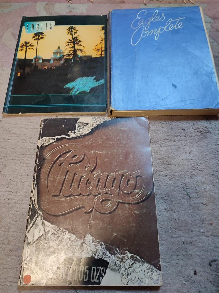 Muziekboeken Eagles en Chicago, Gebruikt, Basgitaar, Les of Cursus, Ophalen of Verzenden