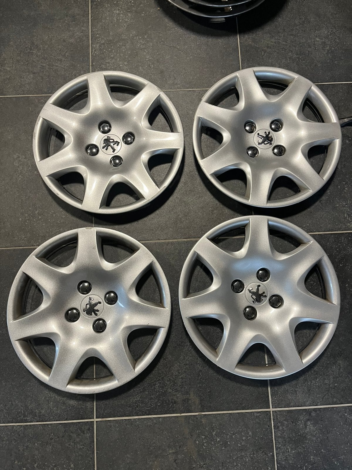 Originele 15” Peugeot wieldoppen., Ophalen of Verzenden, Zo goed als nieuw