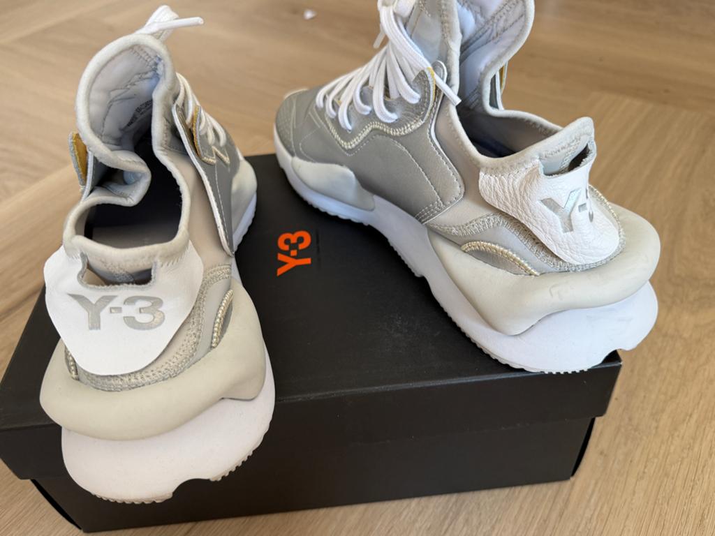 Y-3 Kaiwa Sneakers - Zilver - Maat 43 1/3 NIEUW, Ophalen of Verzenden, Zo goed als nieuw, Overige kleuren, Sneakers of Gympen