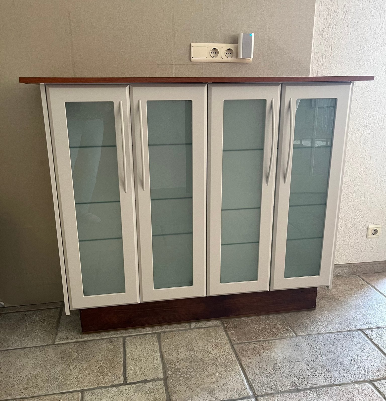 Stevige vitrine kast met glazen legplanken., Ophalen, Met deur(en), 100 tot 150 cm, Glas