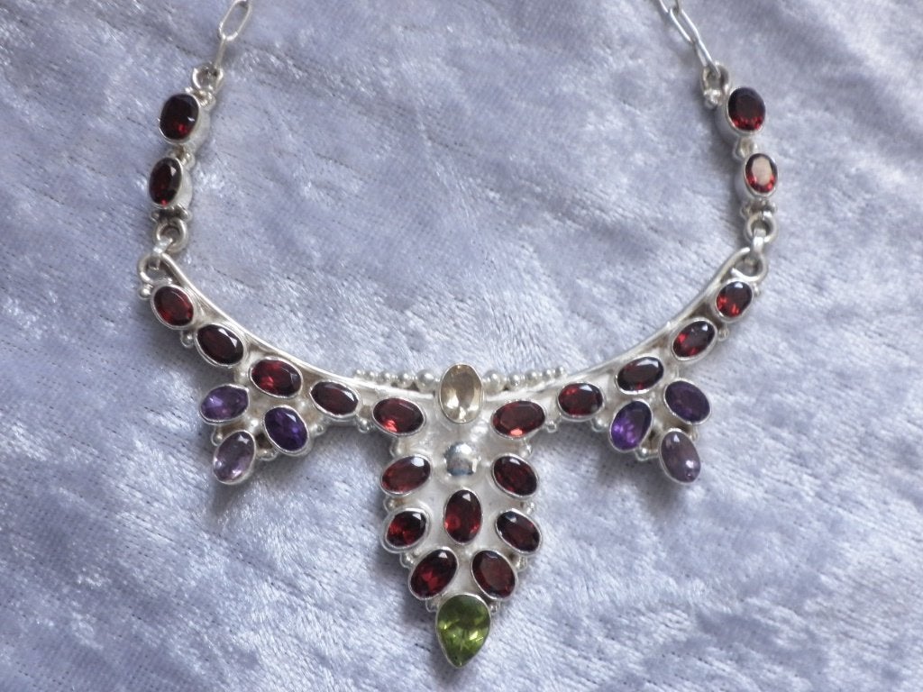 Prachtig Zilveren Collier met Granaat - Peridot - Amethist, Verzenden, Zilver, Ketting, Met edelsteen