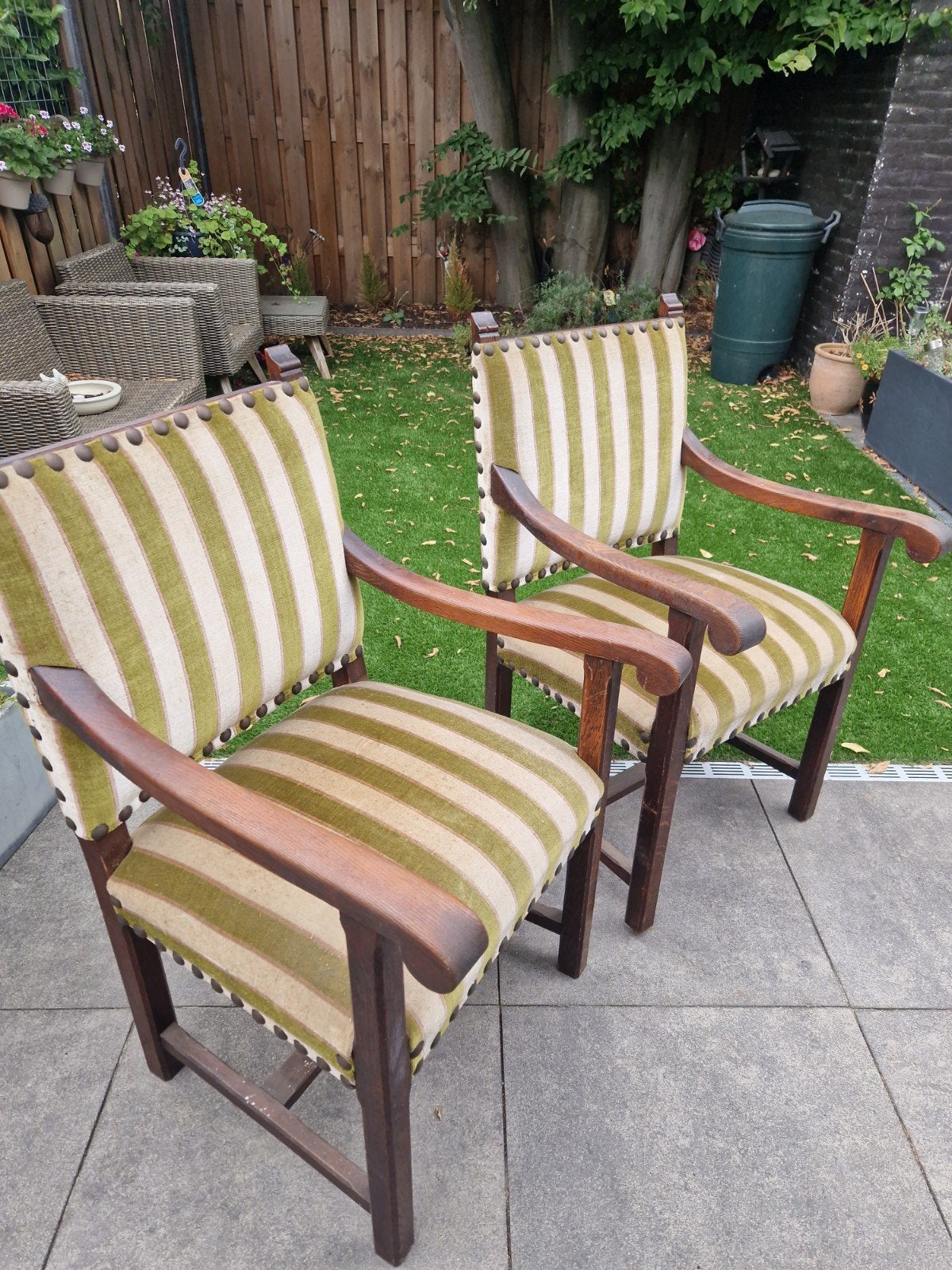 Kasteel stoelen, Ophalen