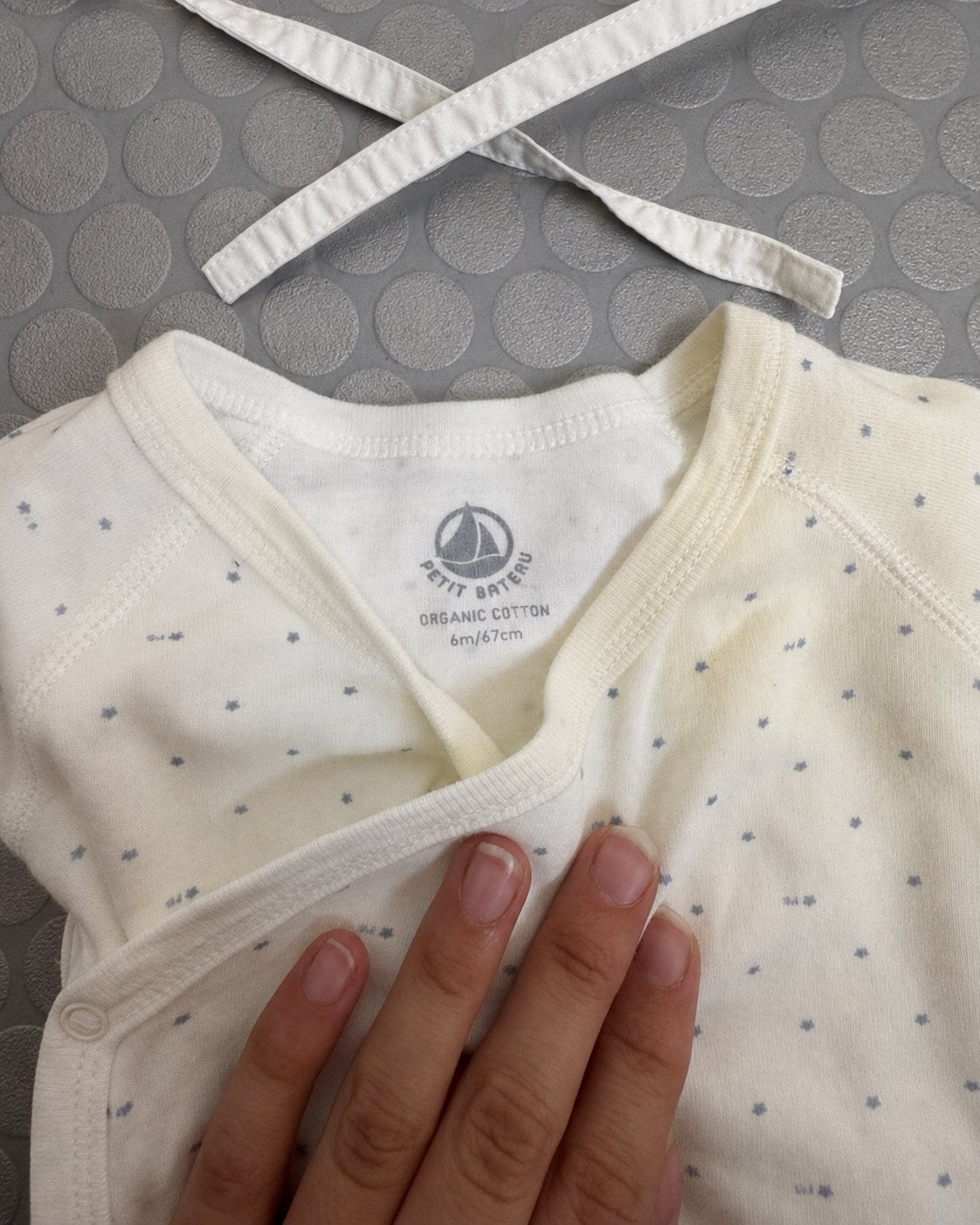 Babykleding set: Petit Bateau romper, hoedje en sokjes, Kinderen en Baby's, Ophalen, Gebruikt, Jongetje of Meisje