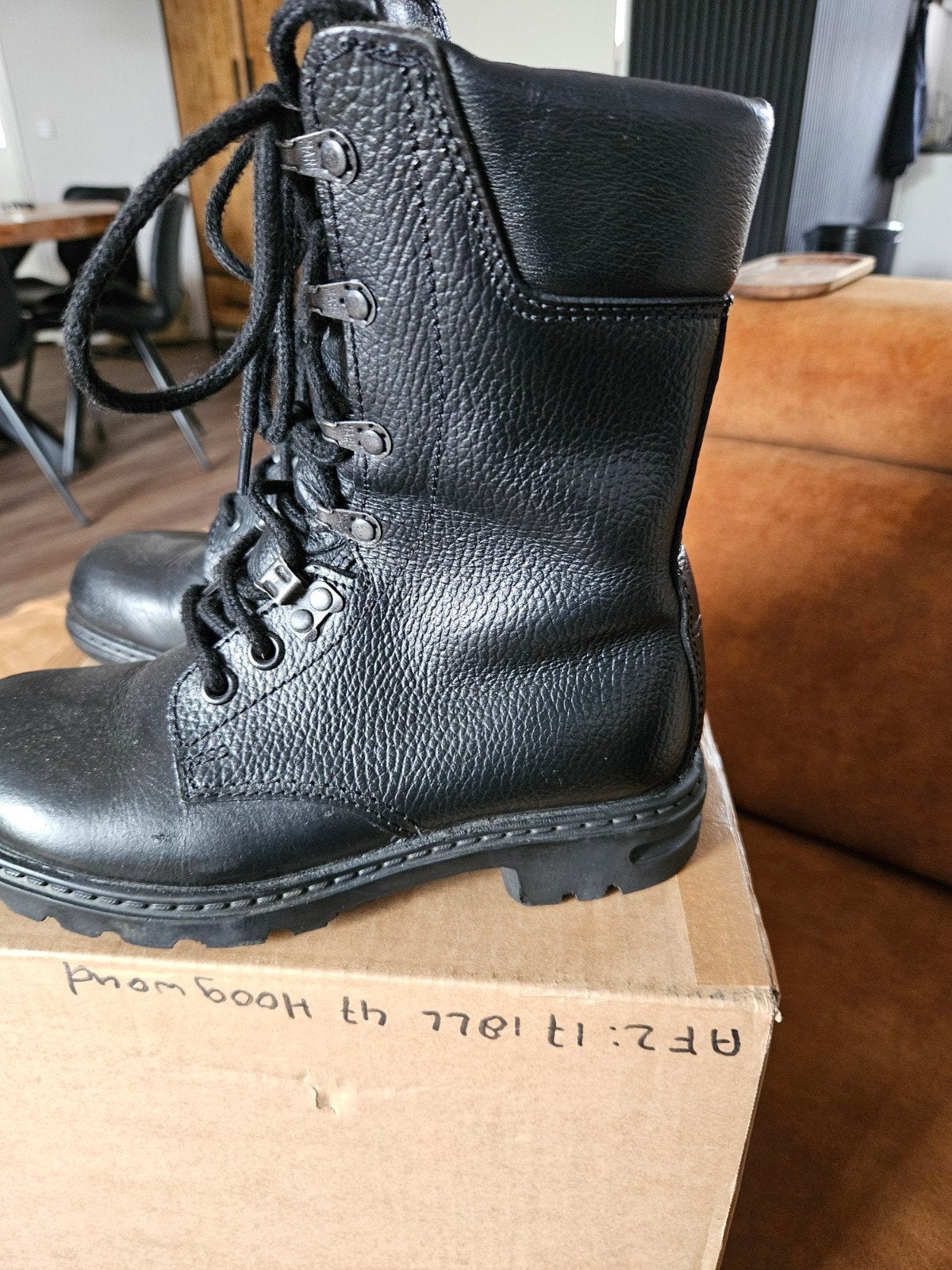 Zwarte leren leger kistjes - Maat 37,5 (235-M), Ophalen of Verzenden, Zo goed als nieuw, Zwart, Boots