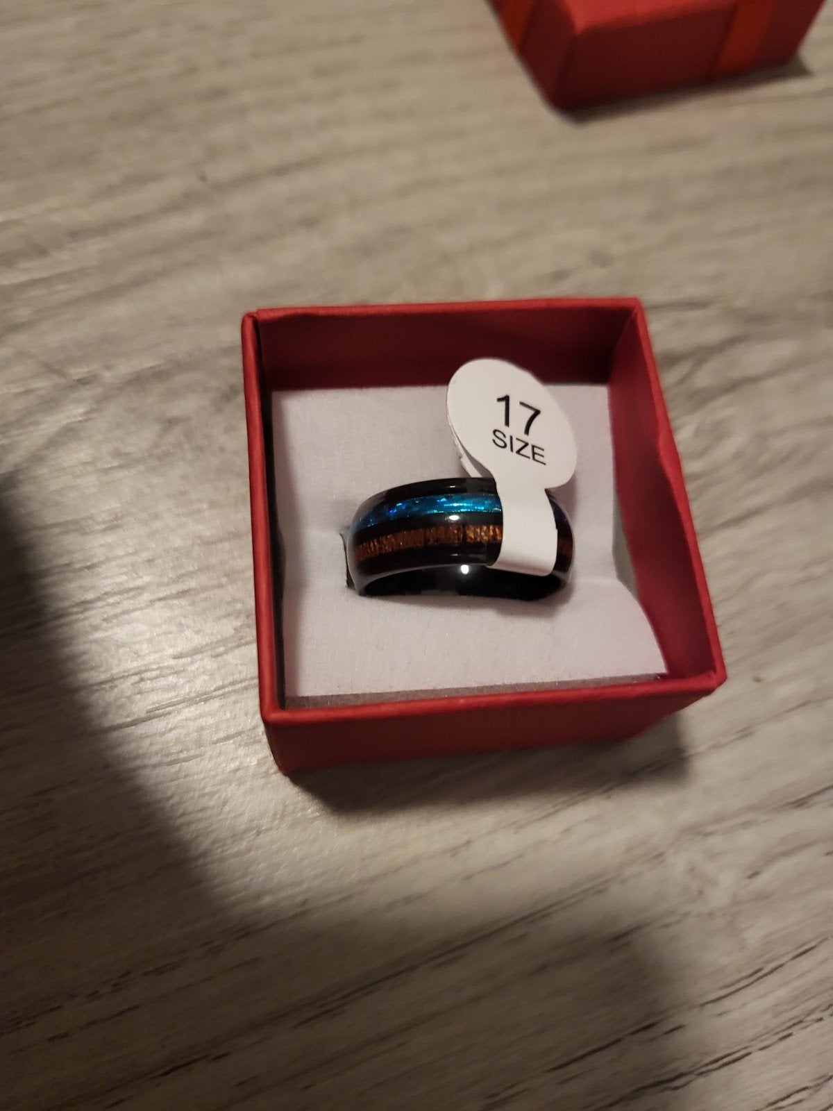 Nieuwe ring maat 17 met blauwe en houten accenten, Sieraden, Tassen en Uiterlijk, Ringen, Overige materialen, Blauw, Nieuw, Ophalen of Verzenden