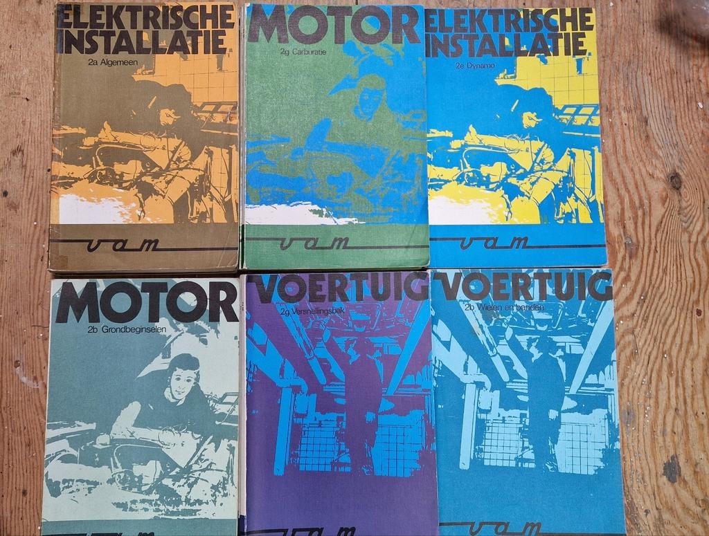 VAM theorie boeken motor voertuigen 1977, Ophalen of Verzenden, Zo goed als nieuw, Overige niveaus, Nederlands