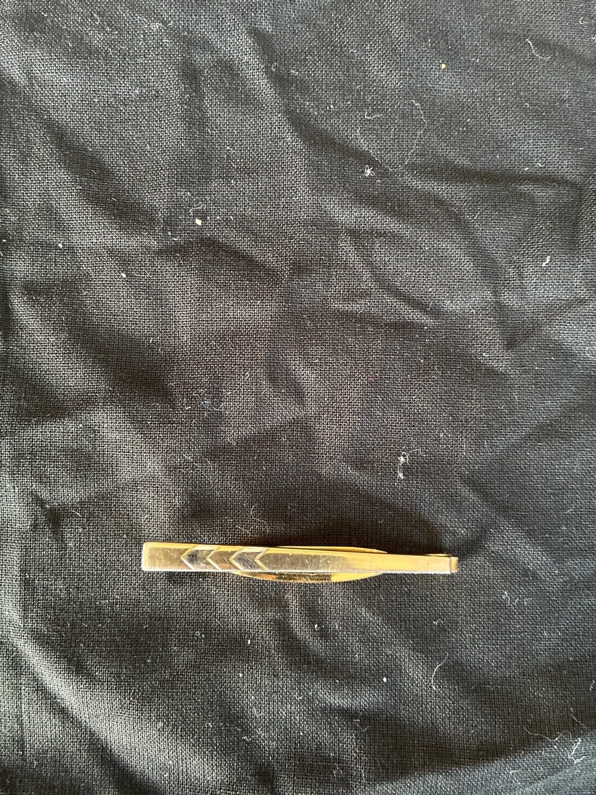 Gouden Dasspeld met Chevron Patroon, Ophalen of Verzenden, Zo goed als nieuw, Goud, Verguld
