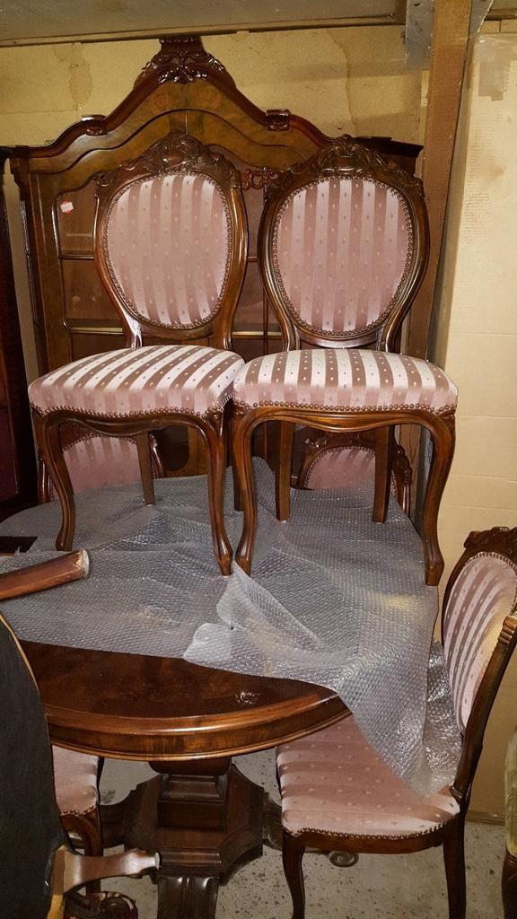 Barok eetkamers stoelen en tafel, Ophalen