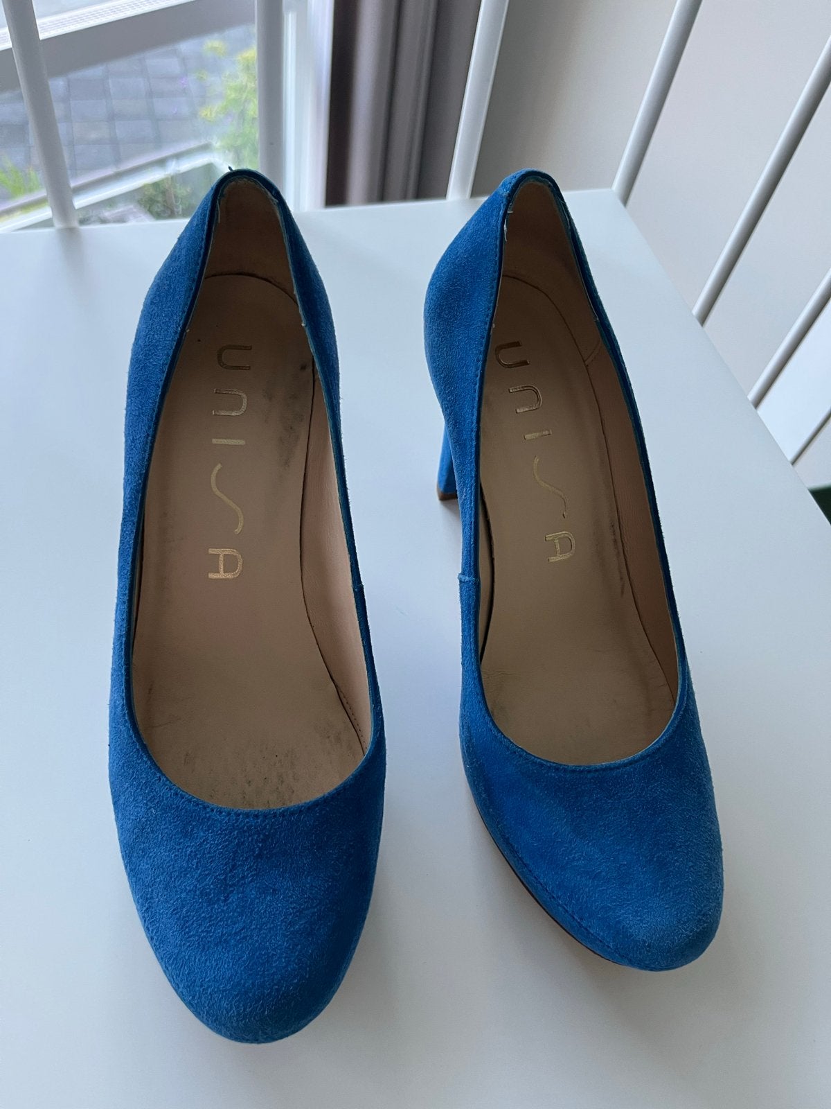 Unisa blauwe suède pumps - Maat 37, Ophalen of Verzenden, Gedragen, Blauw, Pumps