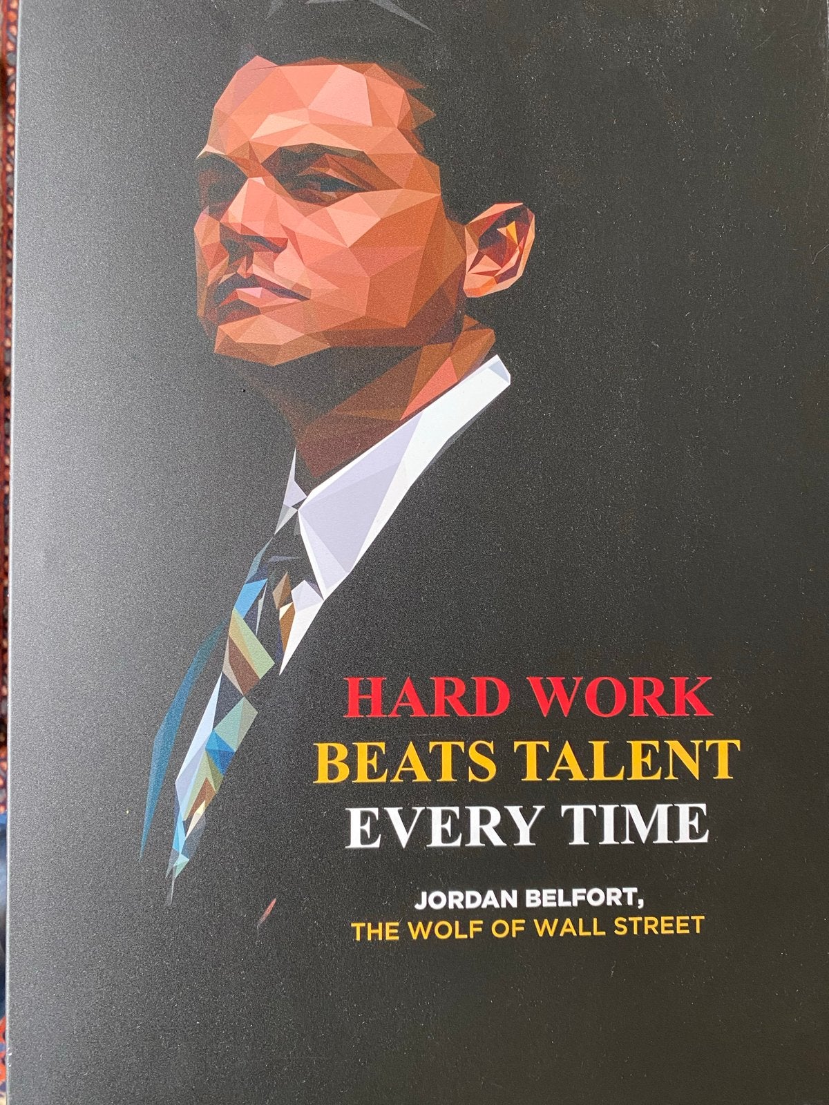 Displate 'Hard Work Beats Talent' - Jordan Belfort, Metaal, Zwart, Decoratieobject, Ophalen of Verzenden