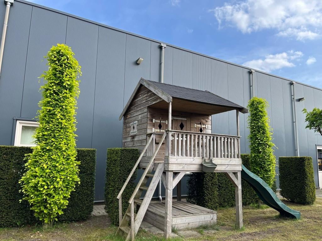 Uniek houten speelhuisje met glijbaan & zandbak, Ophalen, Gebruikt, Hout