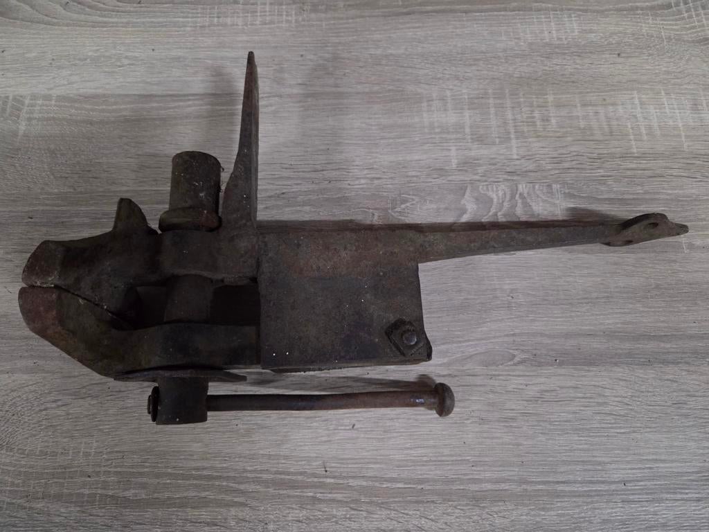 Antieke smeedijzeren bankschroef - Vintage gereedschap, Antiek en Kunst, Antiek | Gereedschap en Instrumenten, Ophalen of Verzenden