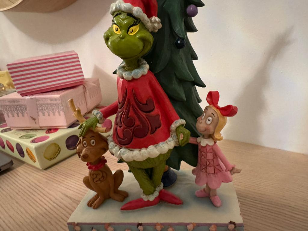 Jim shore the Grinch met Cindy en Max tuig kerstboom op, Diversen, Kerst, Ophalen of Verzenden, Nieuw