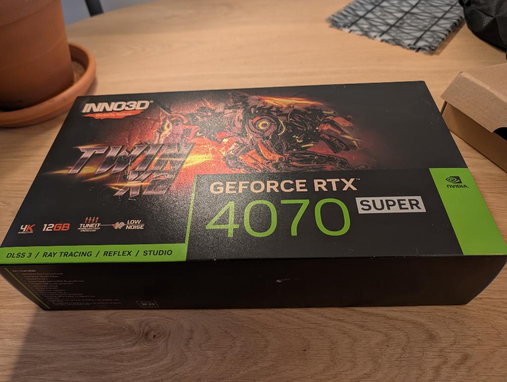 INNO3D GeForce RTX 4070 SUPER Twin X2 12GB — nette staat, Computers en Software, Videokaarten, GDDR6, Ophalen of Verzenden, Zo goed als nieuw