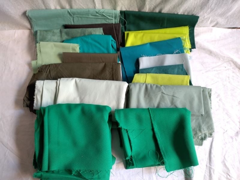 Groene lapjes stof, verschillende maten, effen en motieven, Hobby en Vrije tijd, Gebruikt, Ophalen of Verzenden, Katoen, Minder dan 30 cm