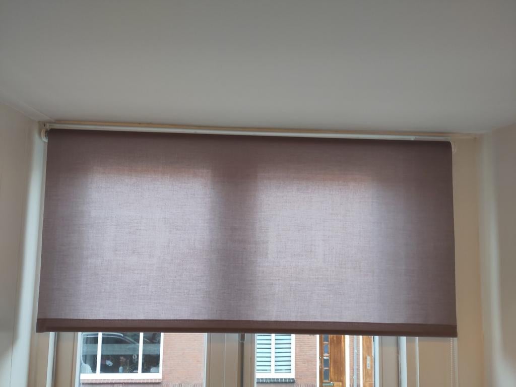 2x Rolgordijn aubergine paars lichtdoorlatend 123x195 cm, Huis en Inrichting, Stoffering | Gordijnen en Lamellen, Gebruikt, Ophalen of Verzenden