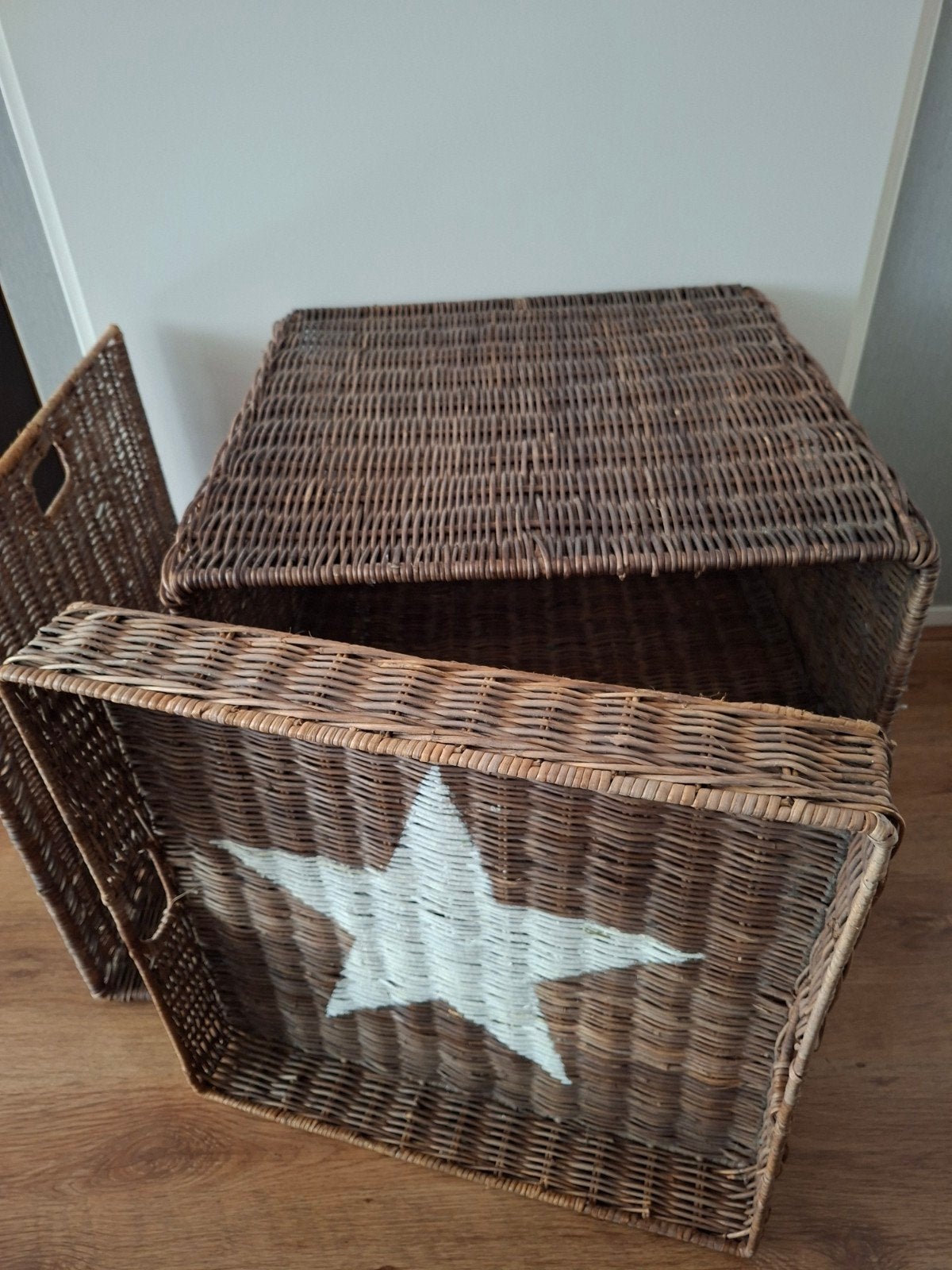 Riviera maison rattan bijzettafeltje, Ophalen, Zo goed als nieuw