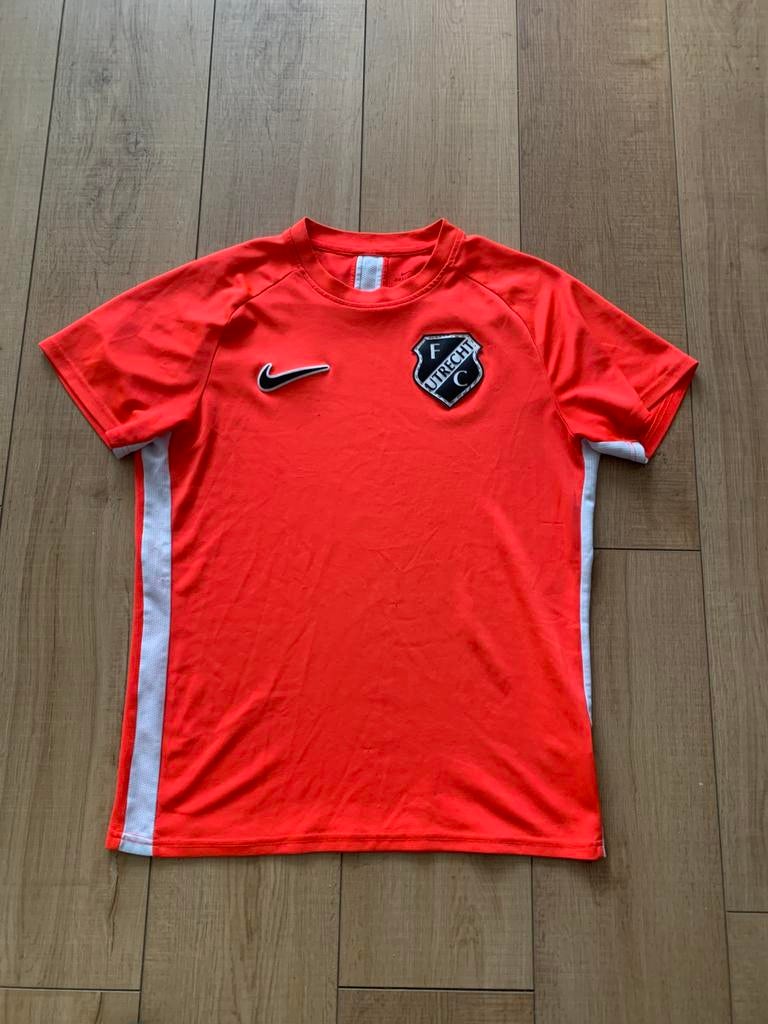 FC Utrecht Nike trainingsshirt maat M, Ophalen of Verzenden, Zo goed als nieuw, Rood, Voetbal